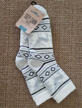 NWT-Cozy Cabin Men's White & Gray Patterned Socks